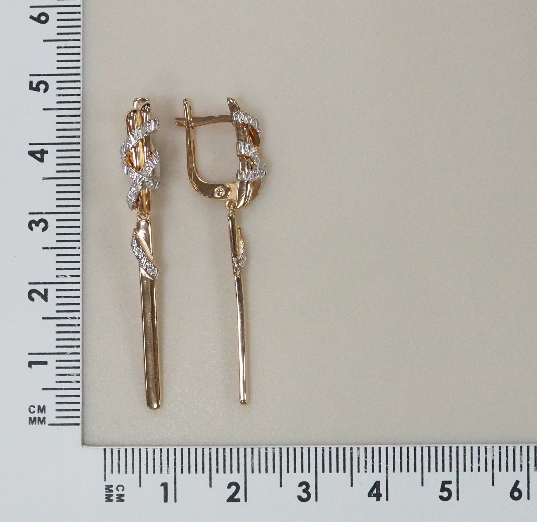 Серебряные серьги с бриллиантами